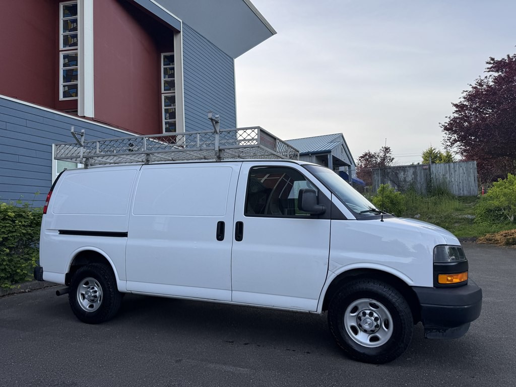2018 Chevrolet Express Image 2