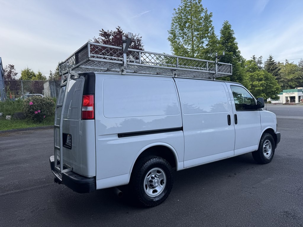 2018 Chevrolet Express Image 3