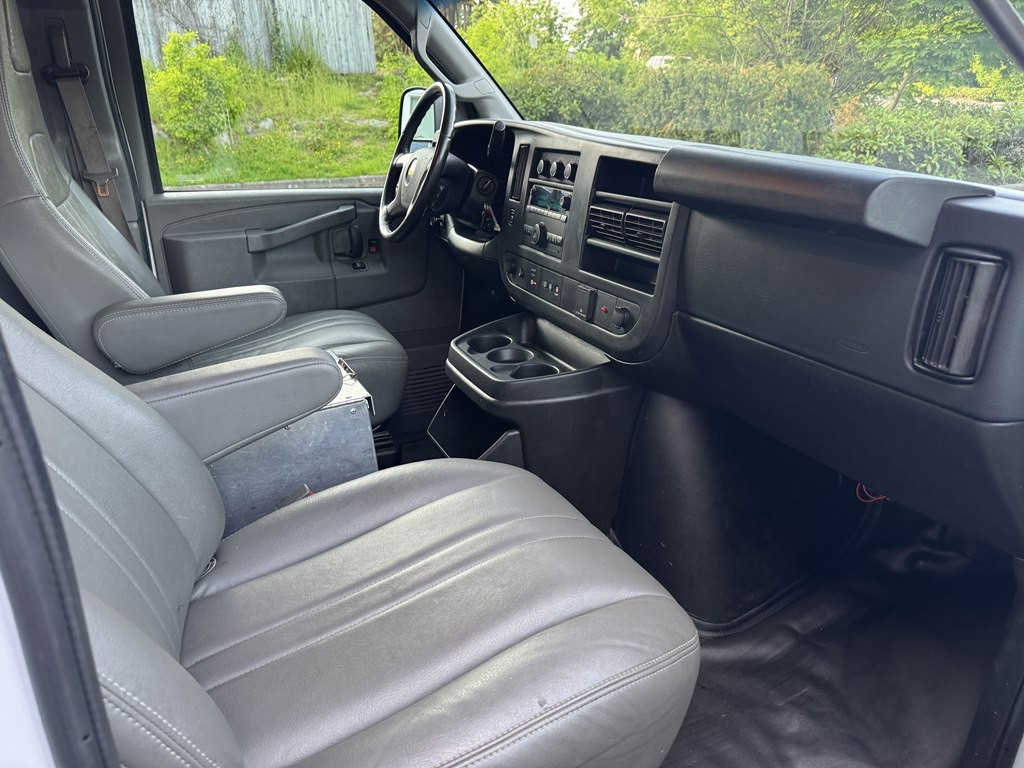 2018 Chevrolet Express Image 12