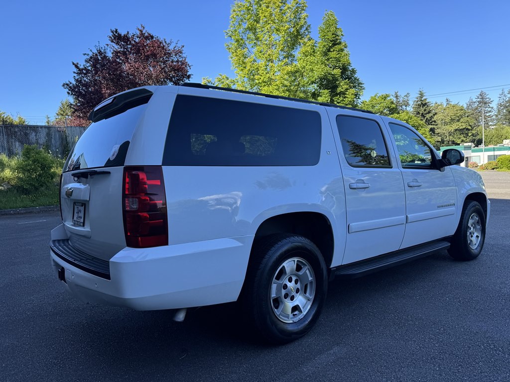 2007 Chevrolet Suburban Image 3