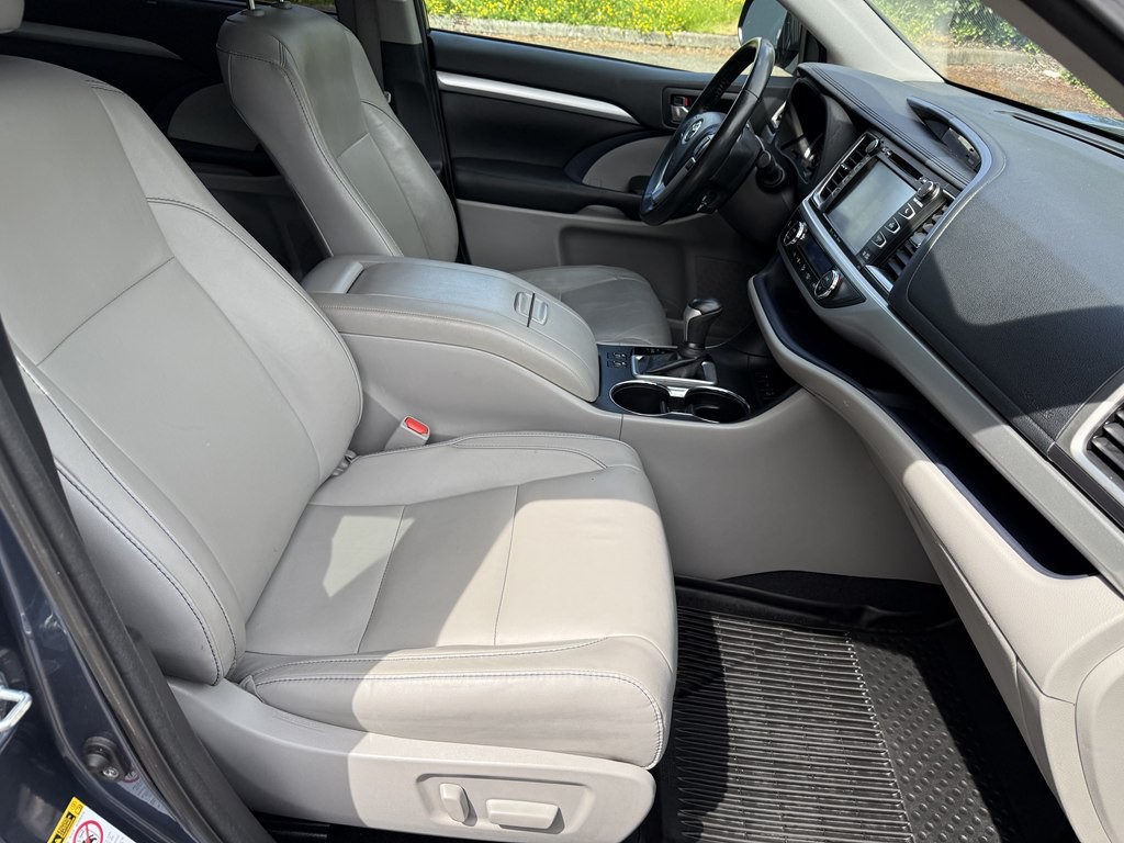 2018 Toyota Highlander Image 16