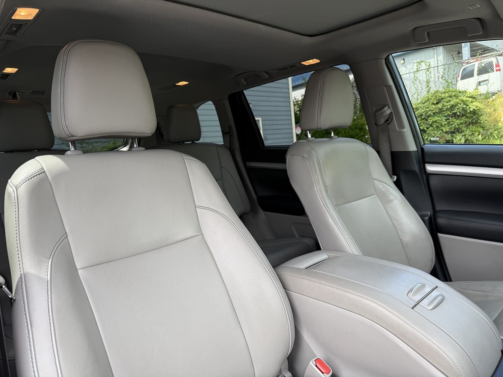 2018 Toyota Highlander Image 17