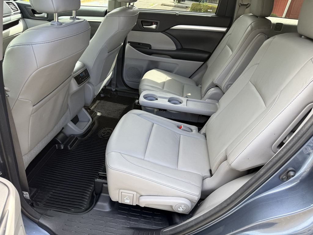 2018 Toyota Highlander Image 19