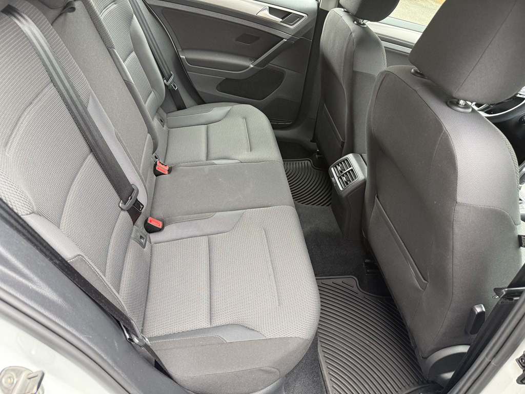 2017 Volkswagen Golf Image 20