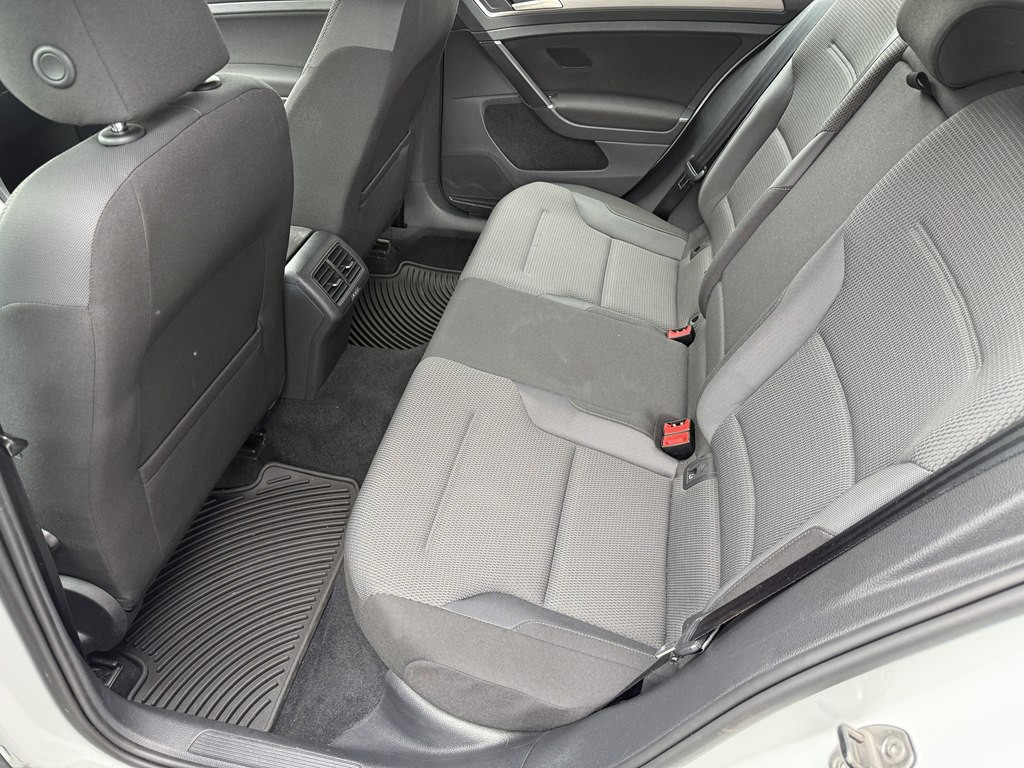2017 Volkswagen Golf Image 21