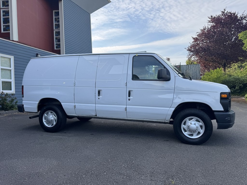 2013 Ford Econoline Image 2