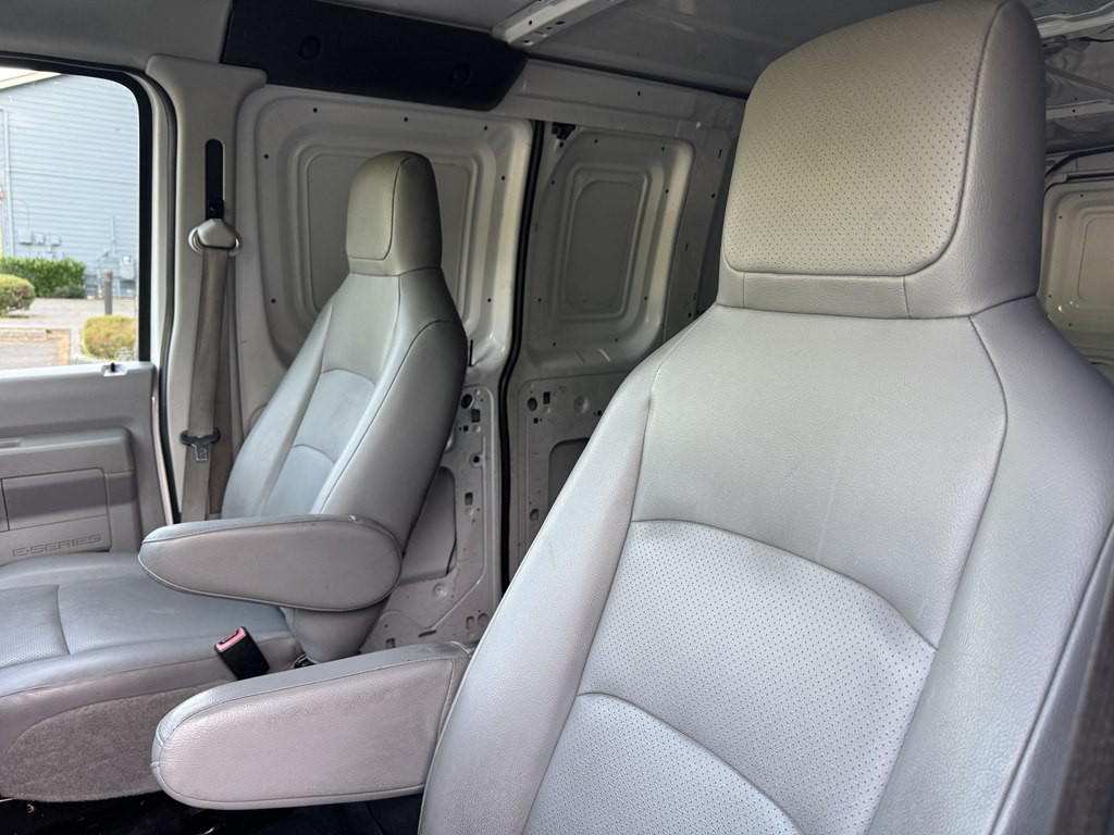2013 Ford Econoline Image 16