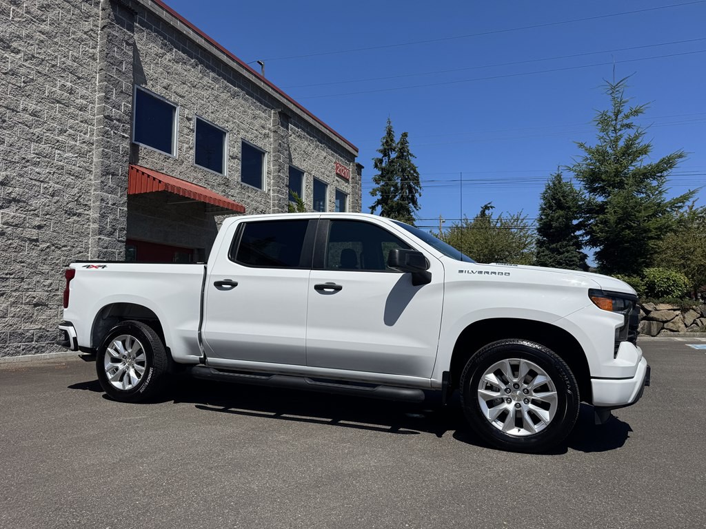 2025 Chevrolet Silverado 1500 Image 2