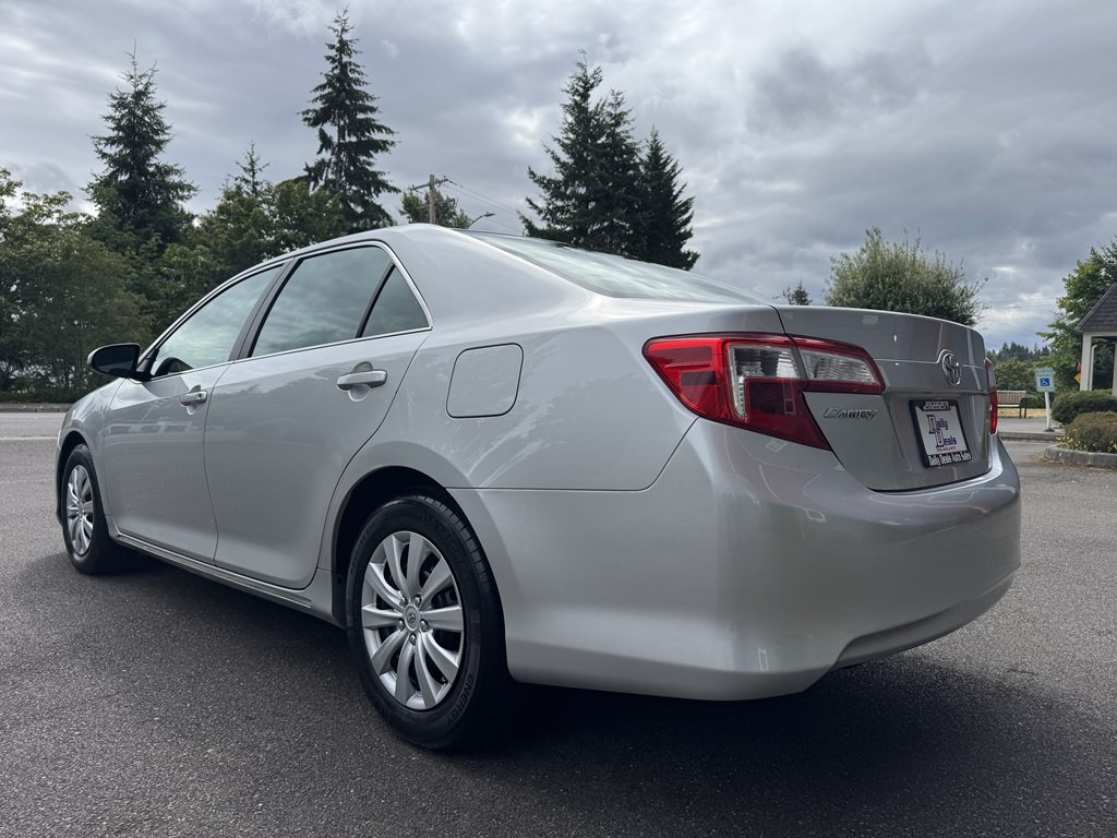 2013 Toyota Camry Image 6