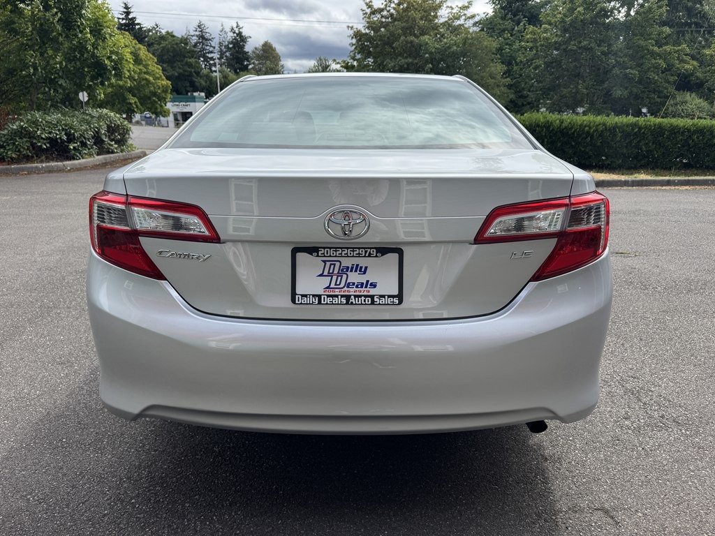 2013 Toyota Camry Image 8