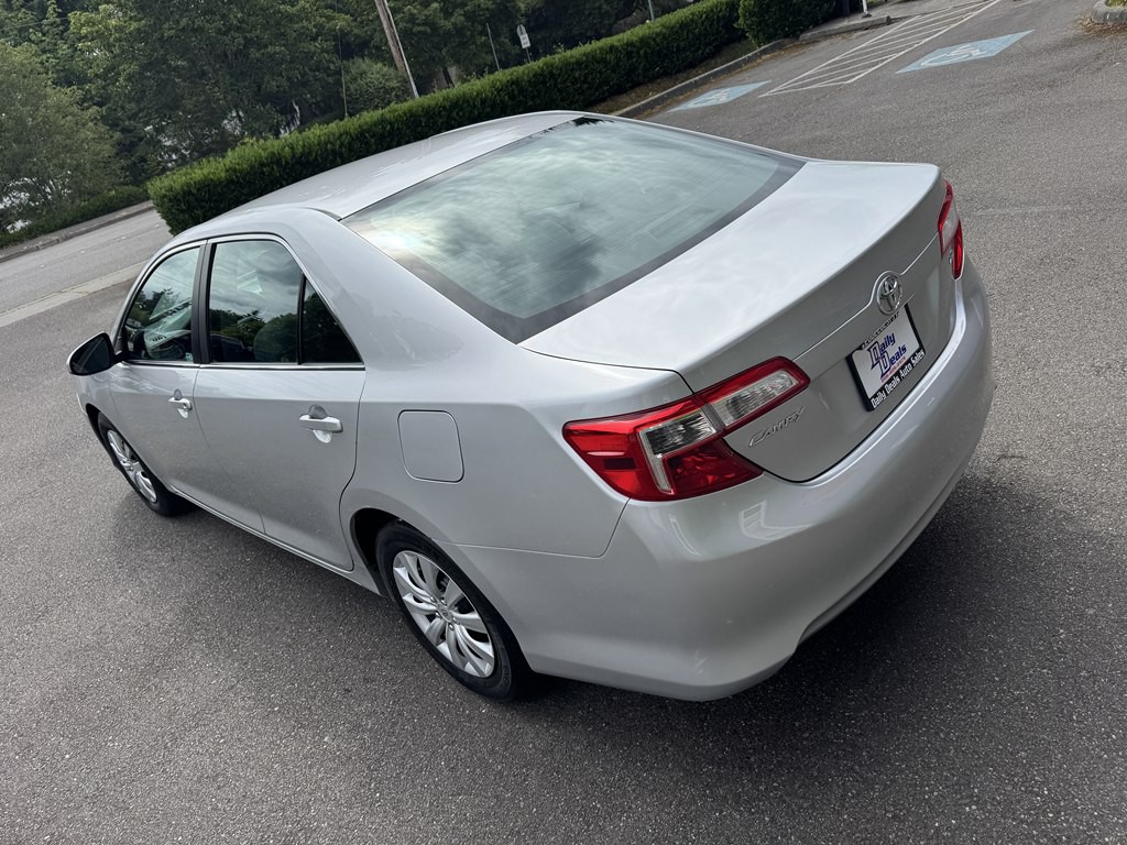 2013 Toyota Camry Image 10