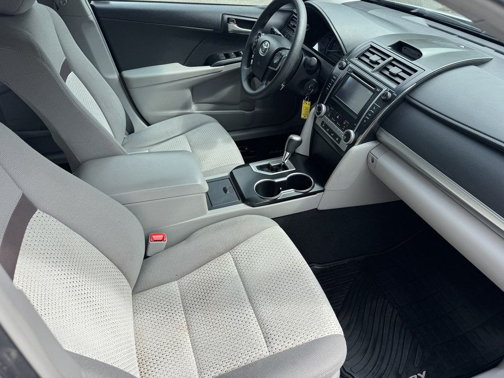 2013 Toyota Camry Image 16