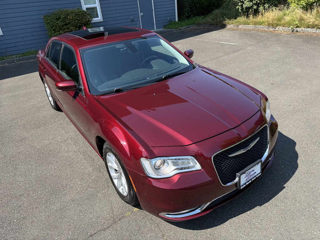 2016 Chrysler 300 Image 3