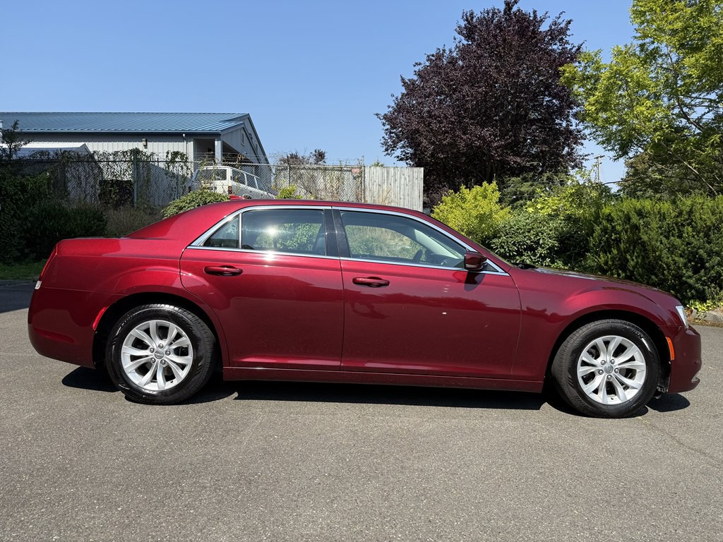 2016 Chrysler 300 Image 4