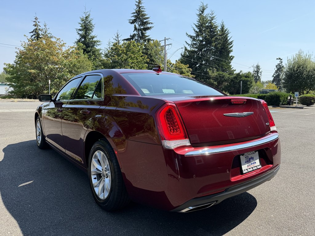 2016 Chrysler 300 Image 7