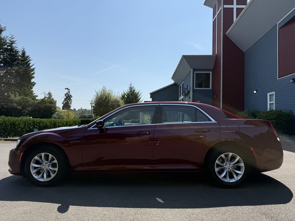 2016 Chrysler 300 Image 9