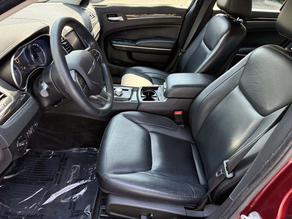 2016 Chrysler 300 Image 15