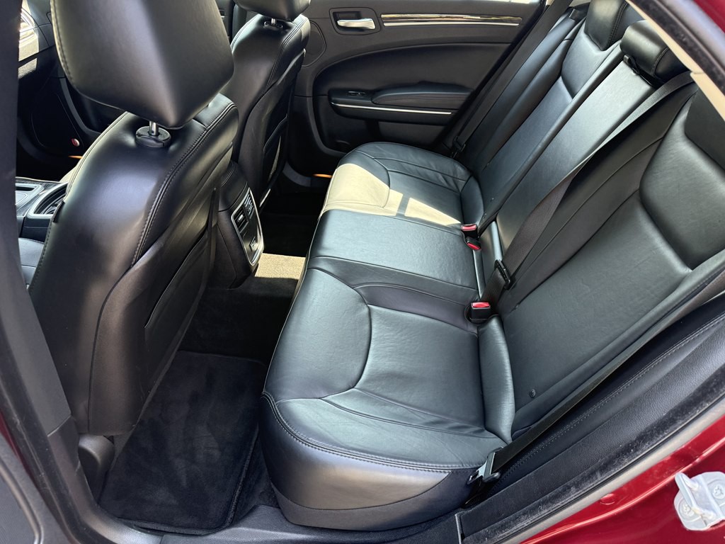 2016 Chrysler 300 Image 20