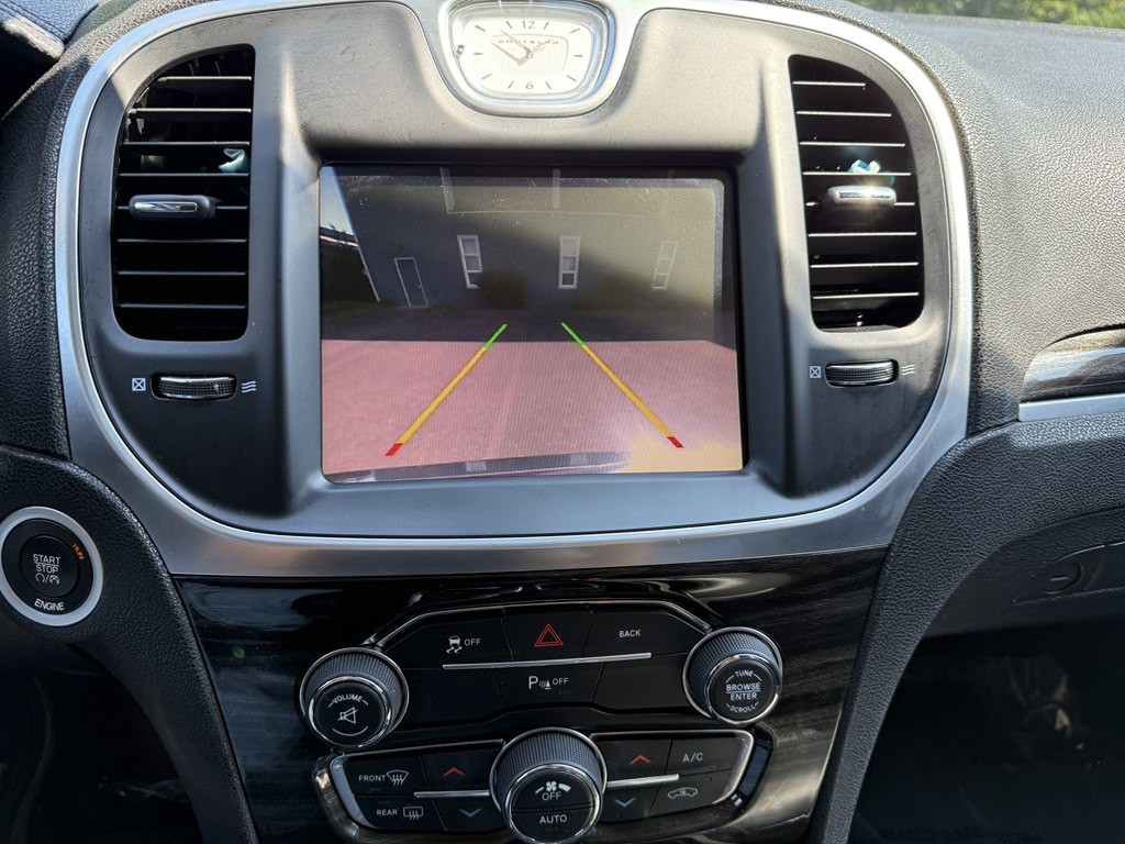 2016 Chrysler 300 Image 21