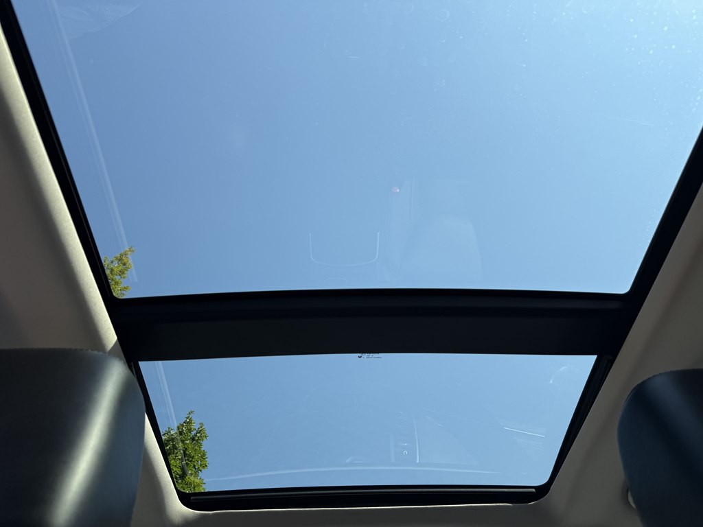 2016 Chrysler 300 Image 22