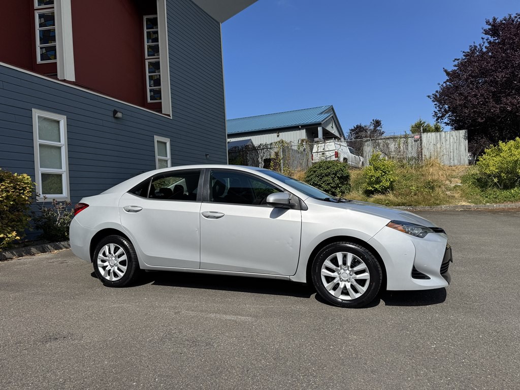 2018 Toyota Corolla Image 2