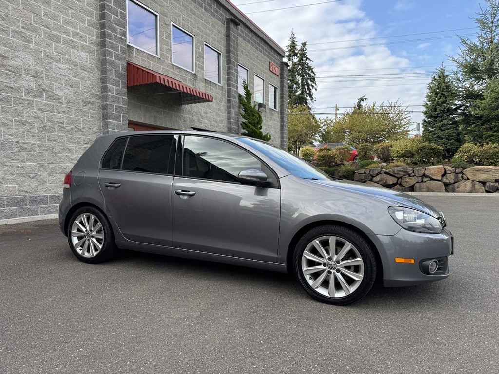 2012 Volkswagen Golf Image 2