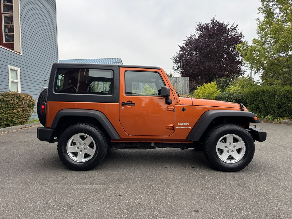 2011 Jeep Wrangler Image 2
