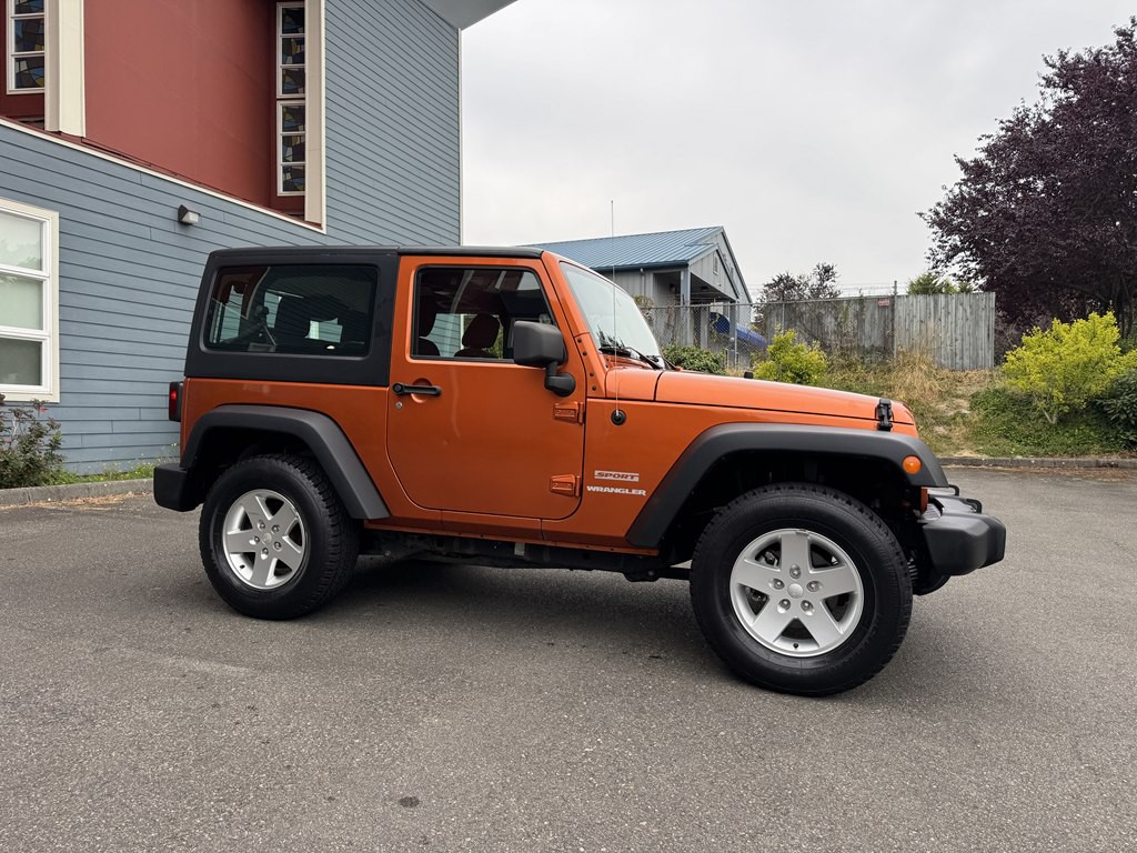 2011 Jeep Wrangler Image 8