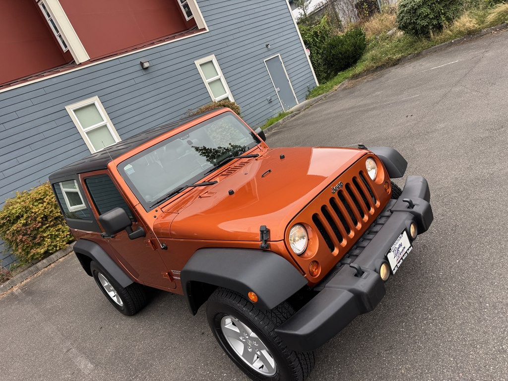 2011 Jeep Wrangler Image 12
