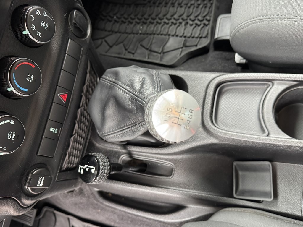 2011 Jeep Wrangler Image 20