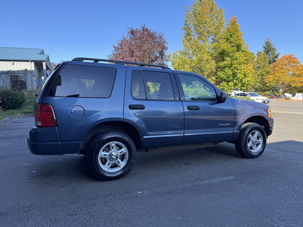 2004 Ford Explorer Image 2