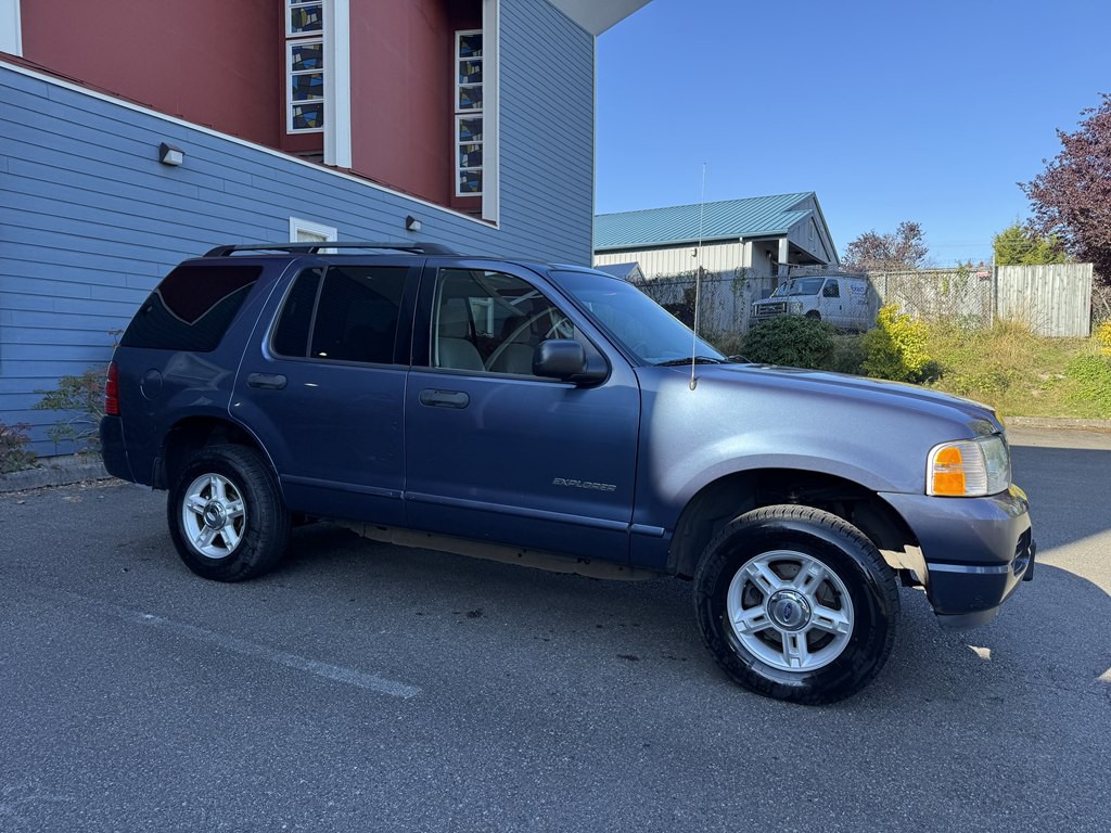 2004 Ford Explorer Image 8