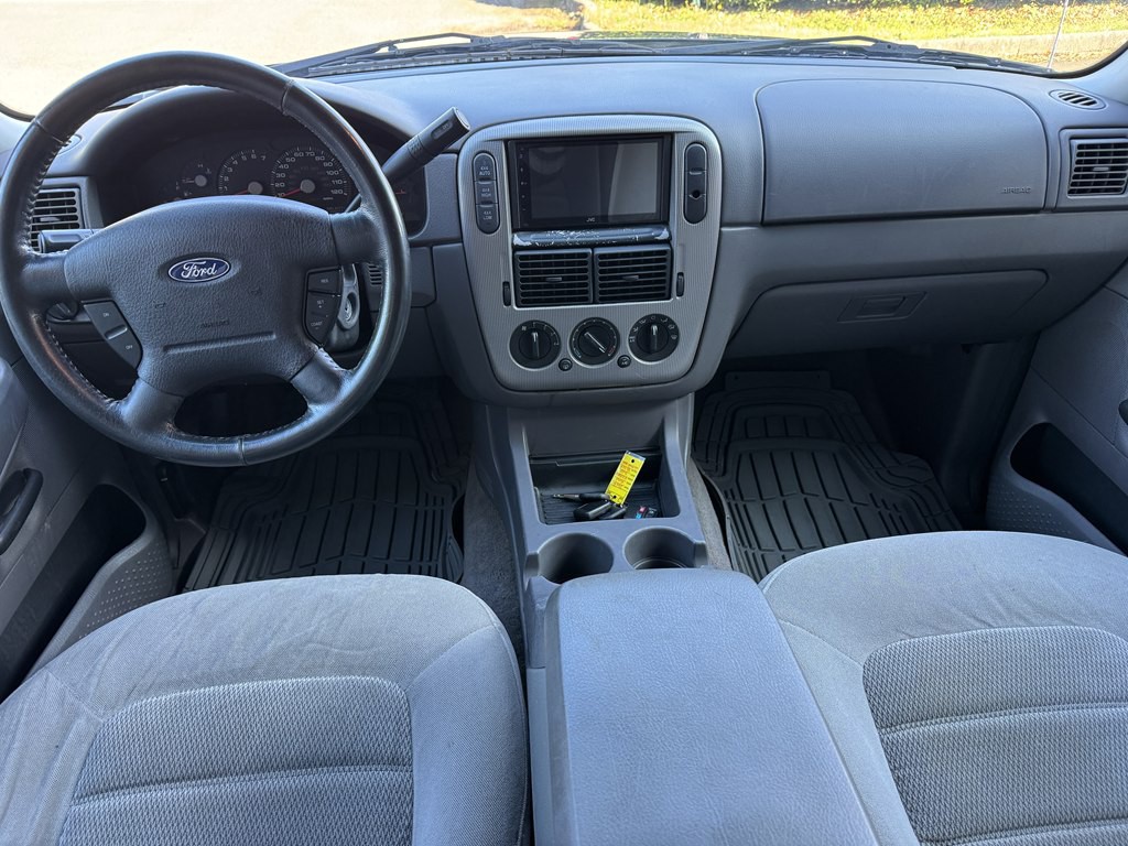2004 Ford Explorer Image 12