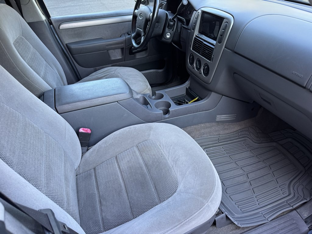 2004 Ford Explorer Image 15