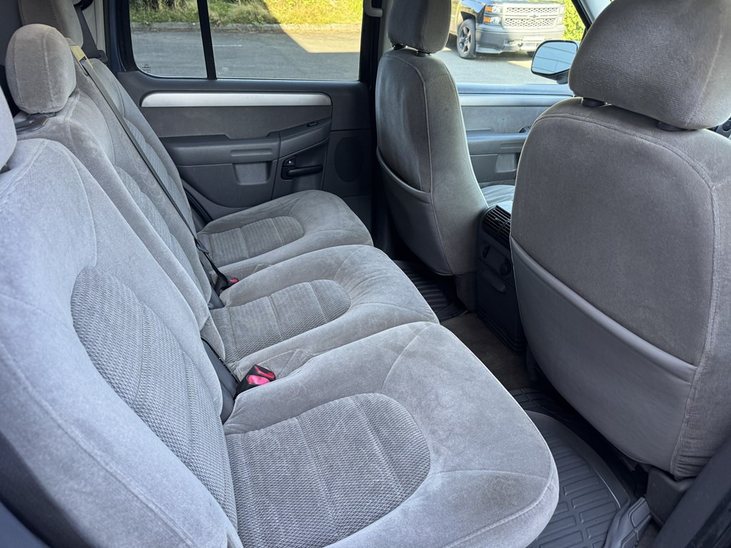 2004 Ford Explorer Image 18