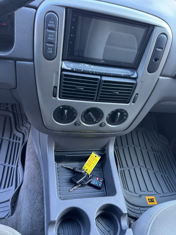 2004 Ford Explorer Image 19