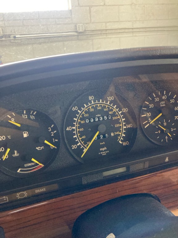 1984 Mercedes-Benz 380-Class Image 2