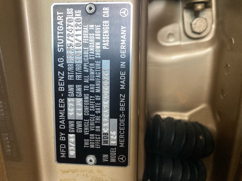 1984 Mercedes-Benz 380-Class Image 3