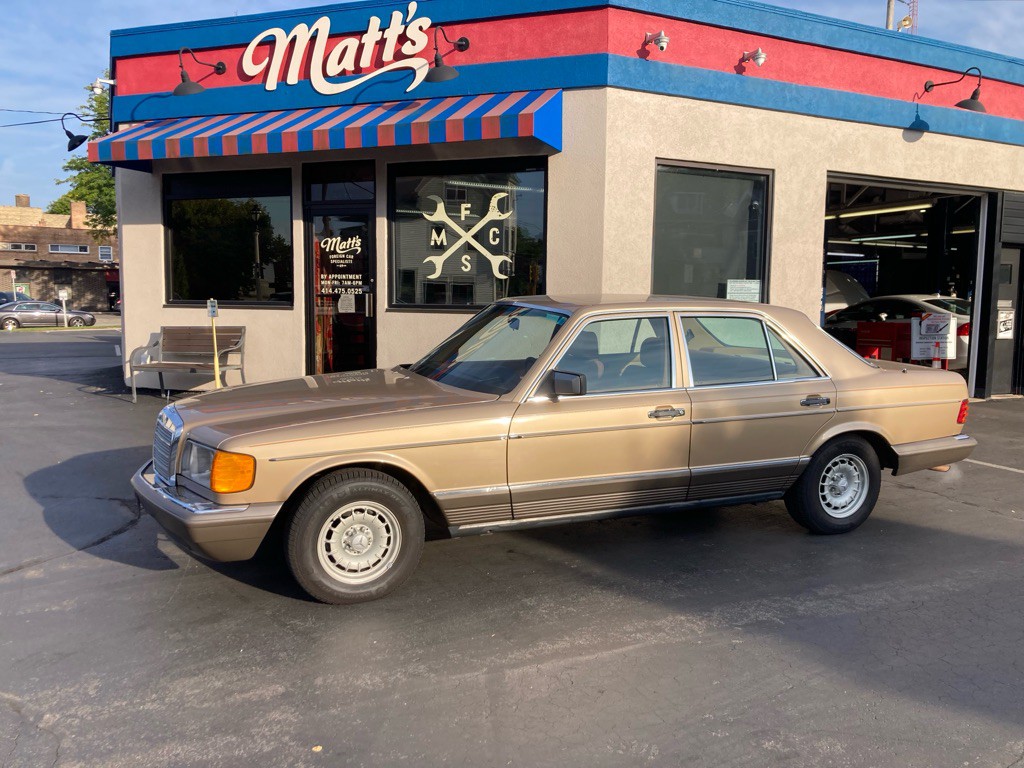 1984 Mercedes-Benz 380-Class Image 4