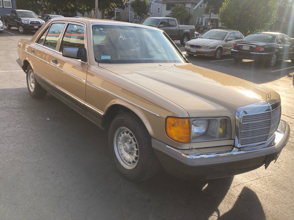 1984 Mercedes-Benz 380-Class Image 6