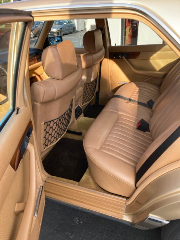 1984 Mercedes-Benz 380-Class Image 8