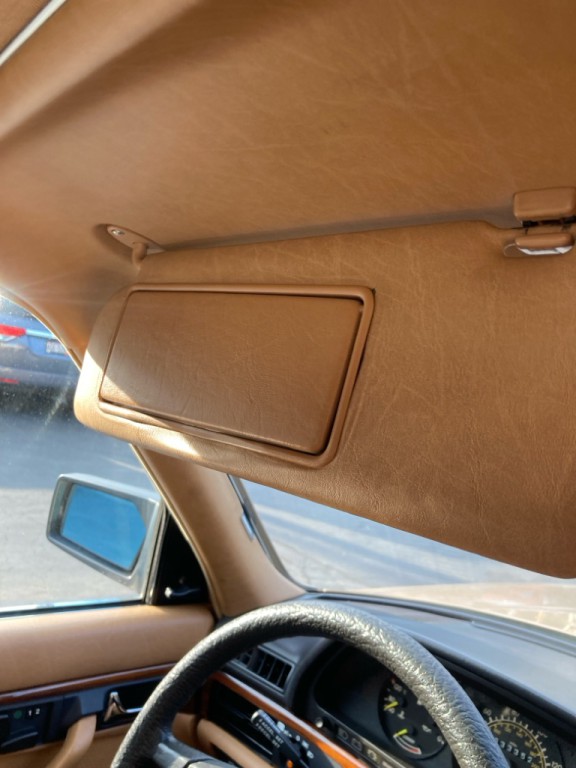 1984 Mercedes-Benz 380-Class Image 13