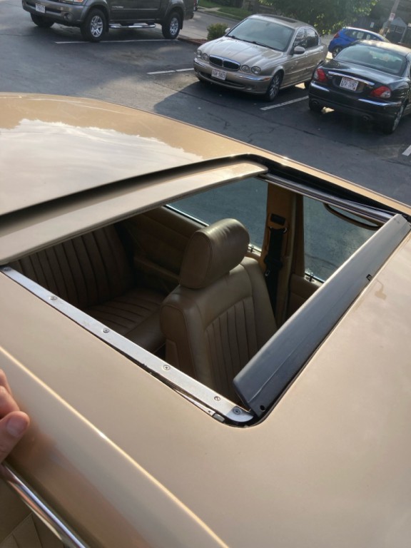 1984 Mercedes-Benz 380-Class Image 14