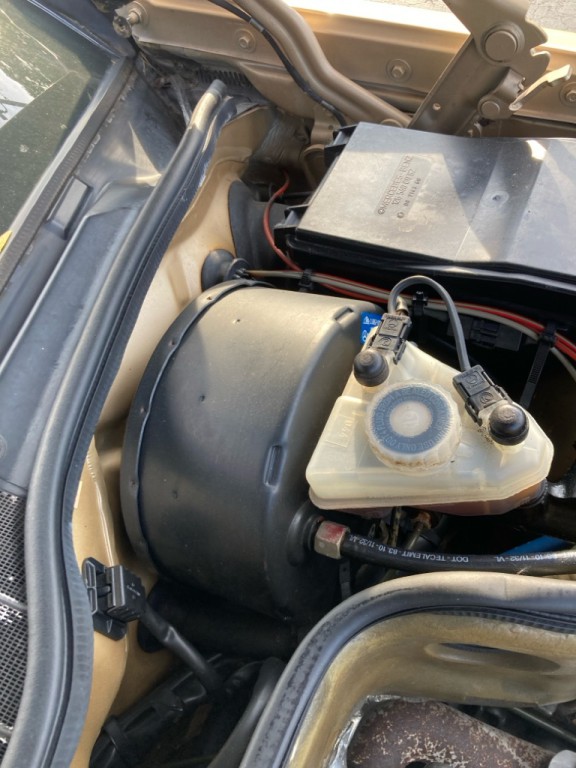 1984 Mercedes-Benz 380-Class Image 20