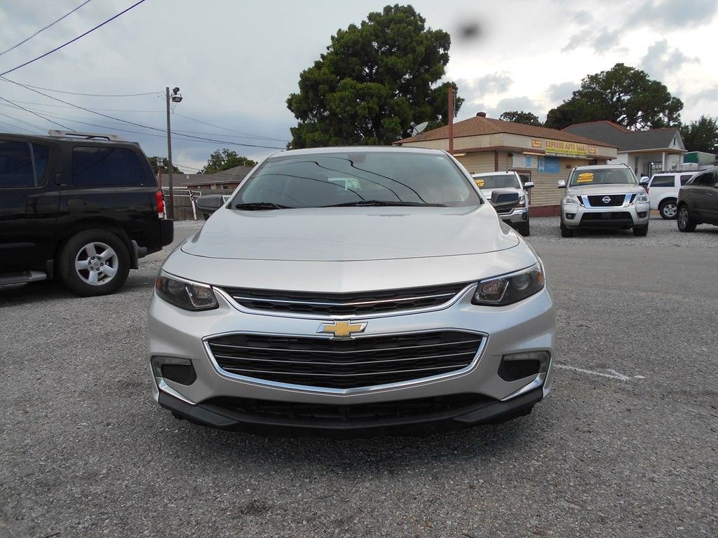 2018 Chevrolet Malibu Image 2