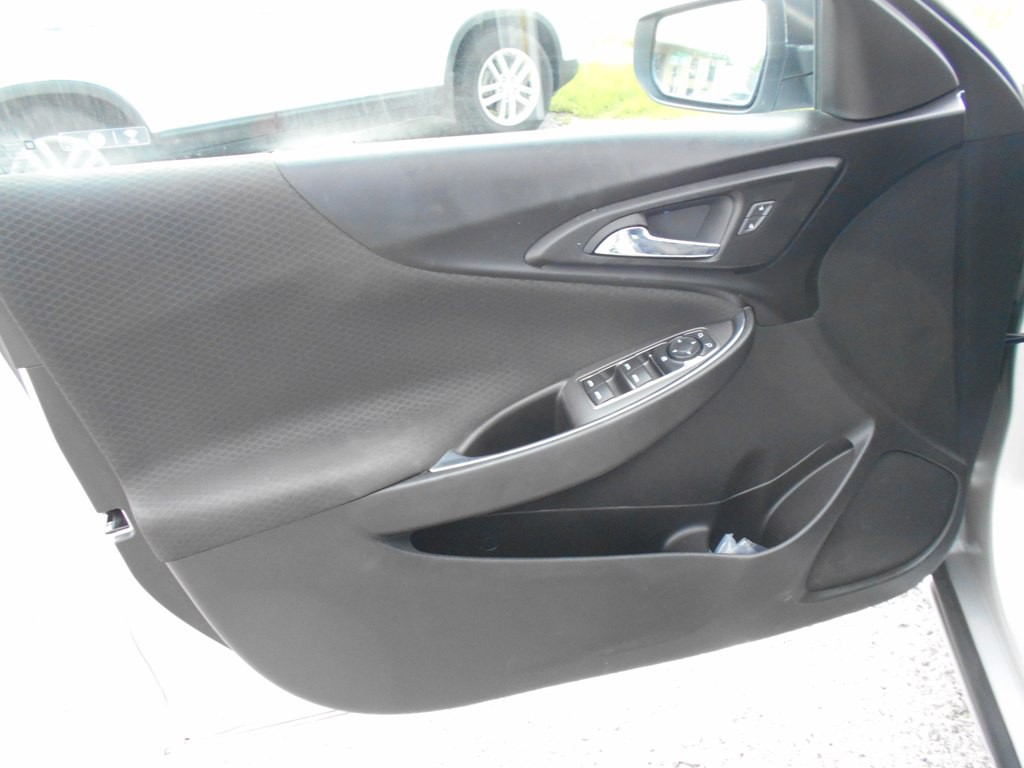 2018 Chevrolet Malibu Image 9