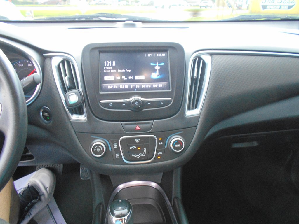 2018 Chevrolet Malibu Image 10