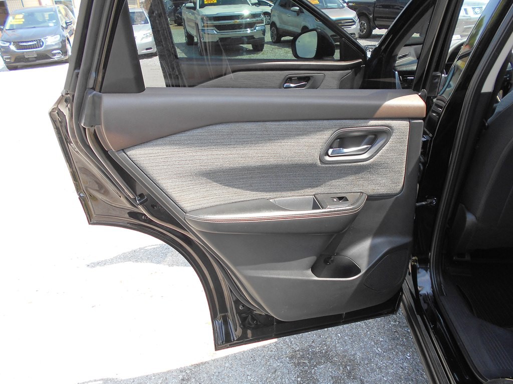2021 Nissan Rogue Image 24