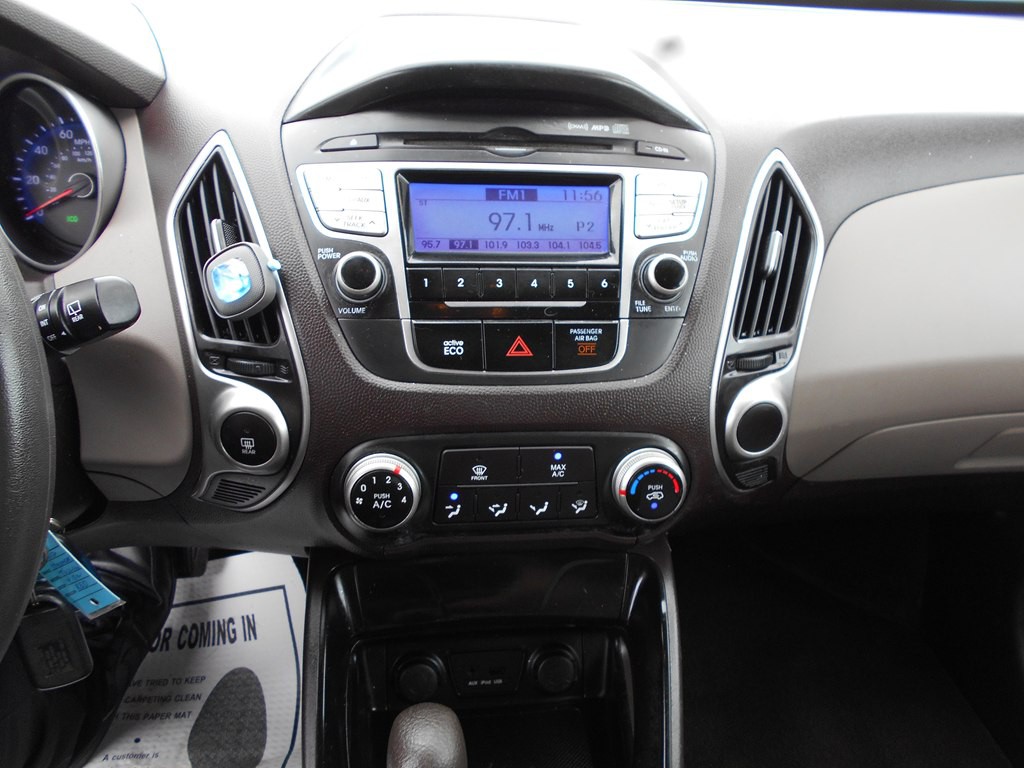 2012 Hyundai Tucson Image 13
