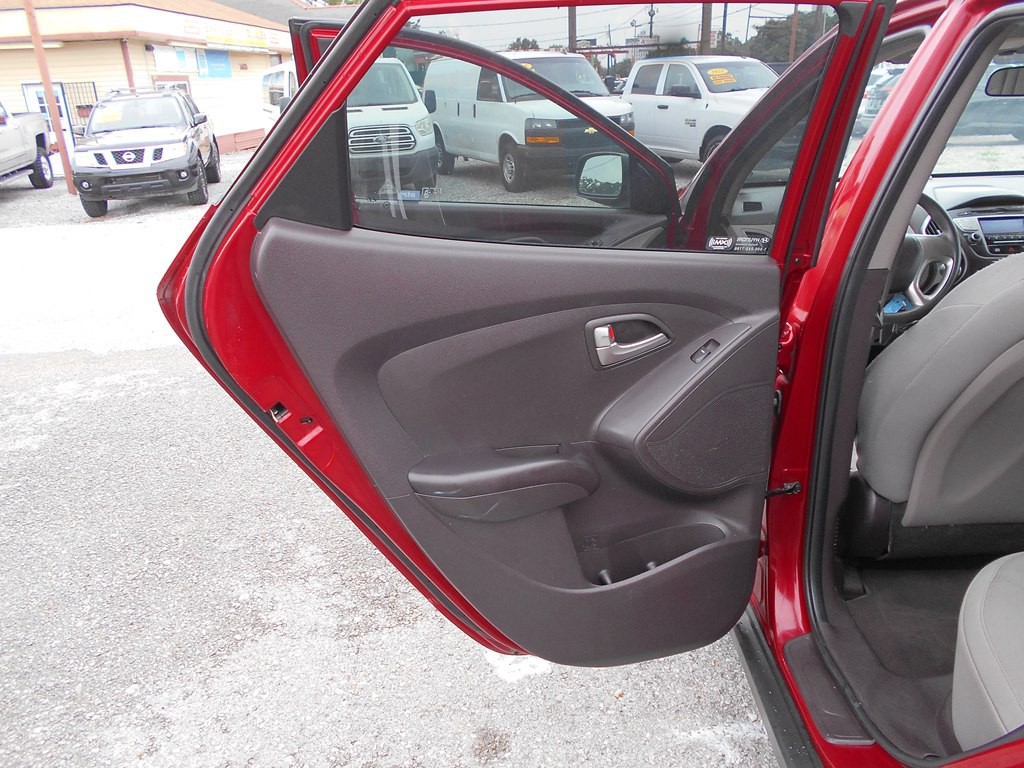 2012 Hyundai Tucson Image 17